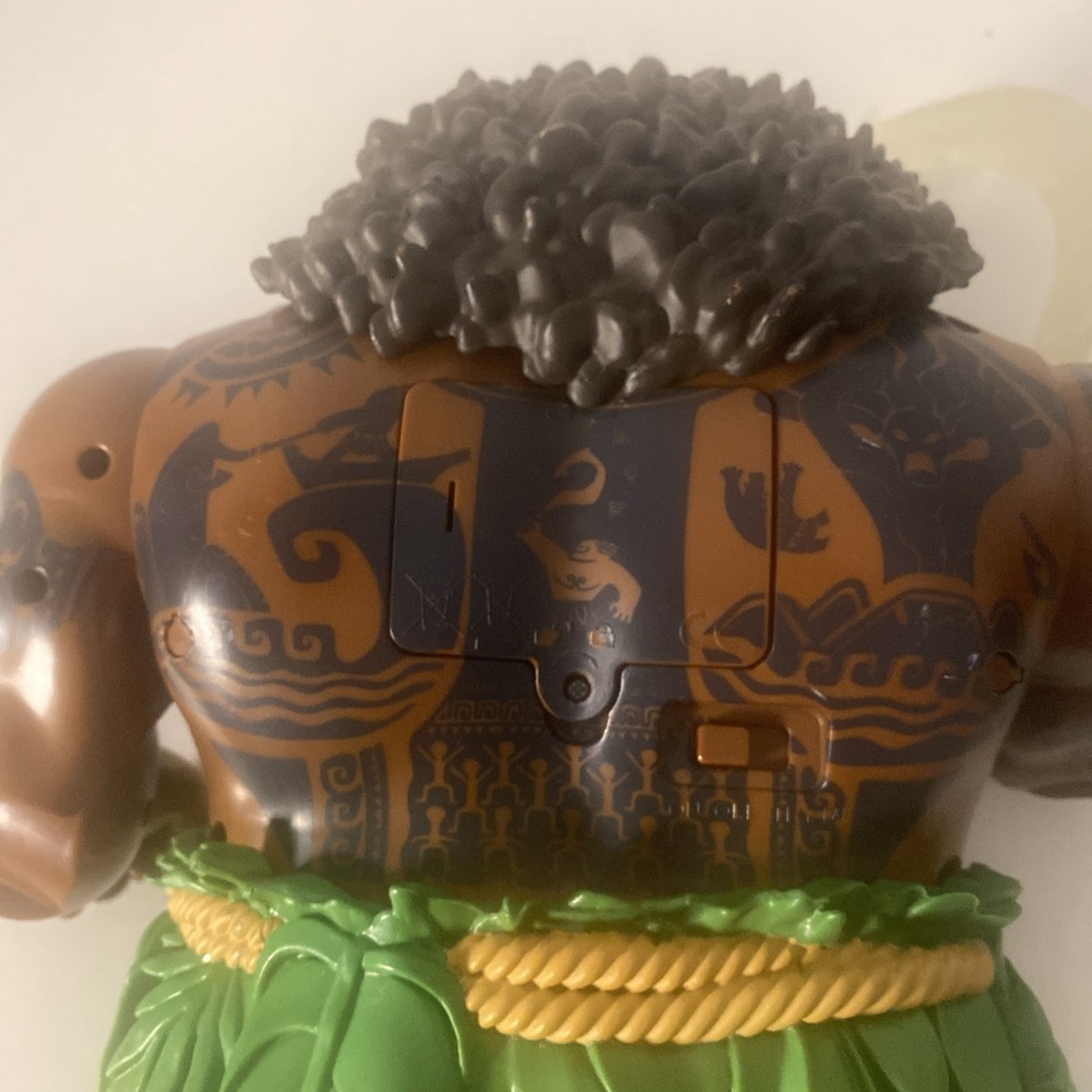 Disney Store Moana Maui Doll Talking Singing Fish Hook 12" - TESTED WORKING - Picture 11 of 16